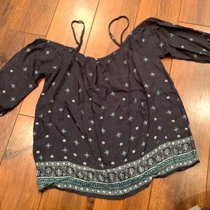 American Eagle cold shoulder top size small GUC